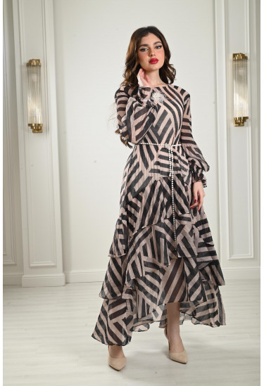 فستان طبقات بأكمام منفوخة