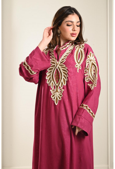 جلابية طويلة بتطريز أنيق