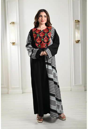جلابية طويلة بنقوشات تراثية أنيقة