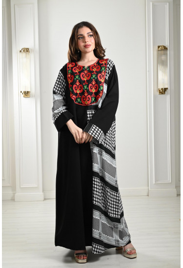جلابية طويلة بنقوشات تراثية أنيقة