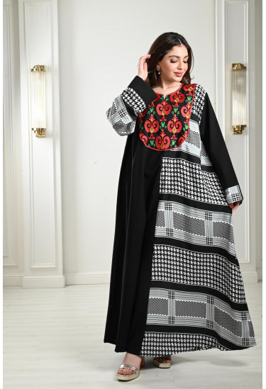 جلابية طويلة بنقوشات تراثية أنيقة