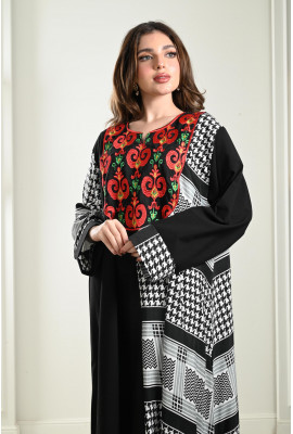 جلابية طويلة بنقوشات تراثية أنيقة