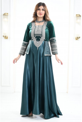 جلابية تراثية مطرزة