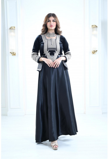 جلابية تراثية مطرزة