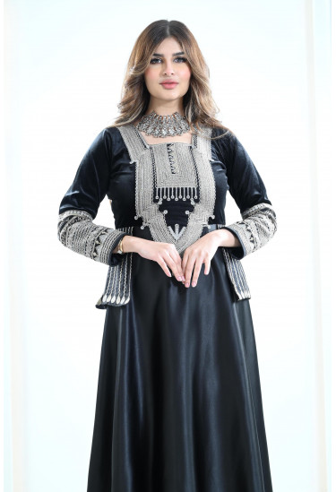 جلابية تراثية مطرزة