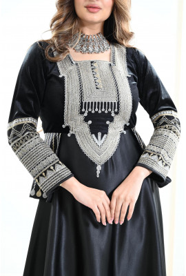 جلابية تراثية مطرزة