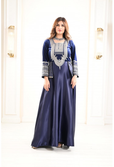 جلابية تراثية مطرزة