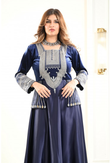 جلابية تراثية مطرزة