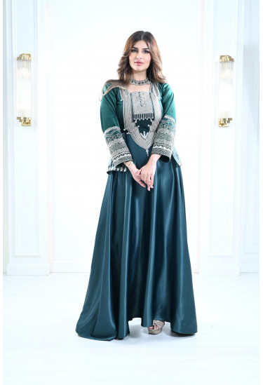 جلابية تراثية مطرزة