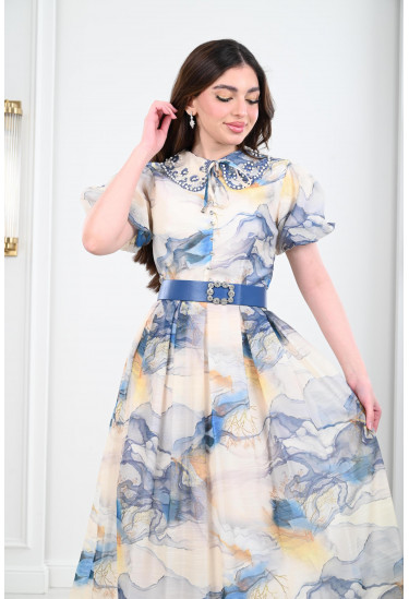 فستان طويل مزين بنقوش فستان طويل مزين بنقوش