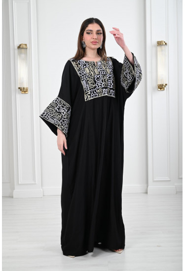 جلابية طويلة بـأكمام منقوشة