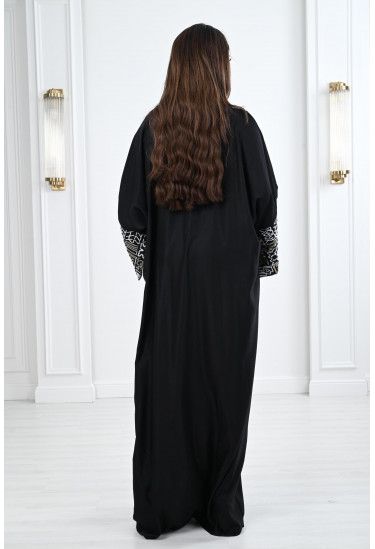 جلابية طويلة بـأكمام منقوشة