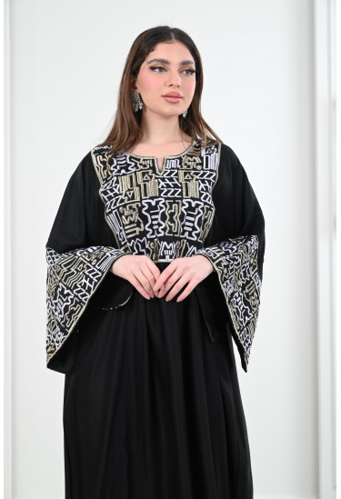 جلابية طويلة بـأكمام منقوشة