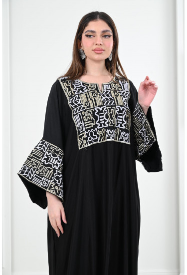 جلابية طويلة بـأكمام منقوشة