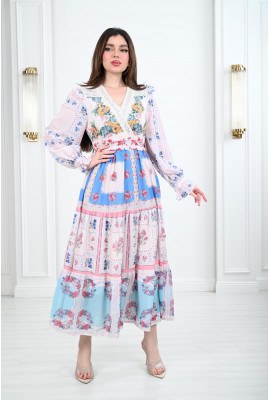 فستان طويل بتصميم كلاسيكي