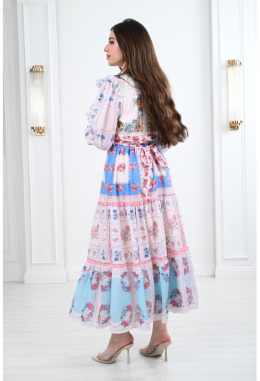 فستان طويل بتصميم كلاسيكي فستان طويل بتصميم كلاسيكي