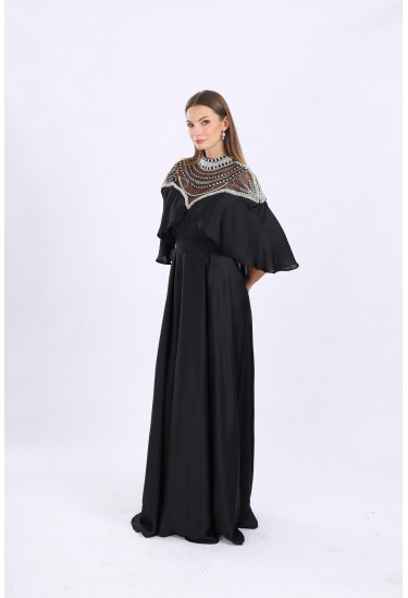 فستان ملكي بتطريز من الكريستال الفاخر