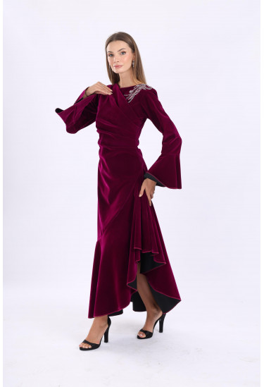 فستان مخملي أنيق  بتصميم فاخر وأكمام واسعة