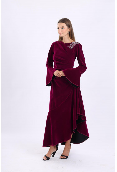 فستان مخملي أنيق  بتصميم فاخر وأكمام واسعة