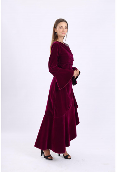 فستان مخملي أنيق  بتصميم فاخر وأكمام واسعة