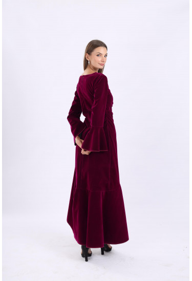 فستان مخملي أنيق  بتصميم فاخر وأكمام واسعة