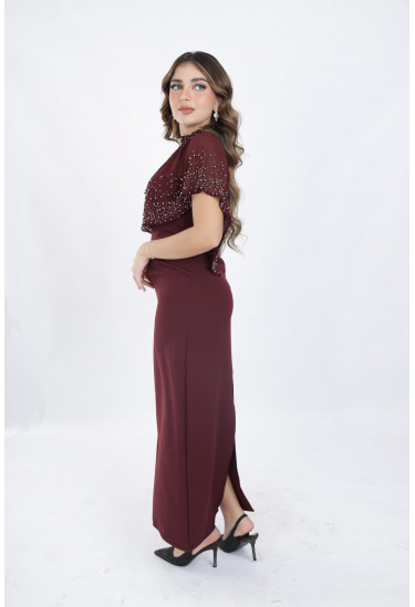 فستان سهرة أنيق مزين بحبات لؤلؤ