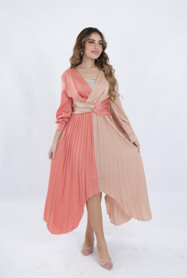 فستان حريري بتصميم كسرات أنيق