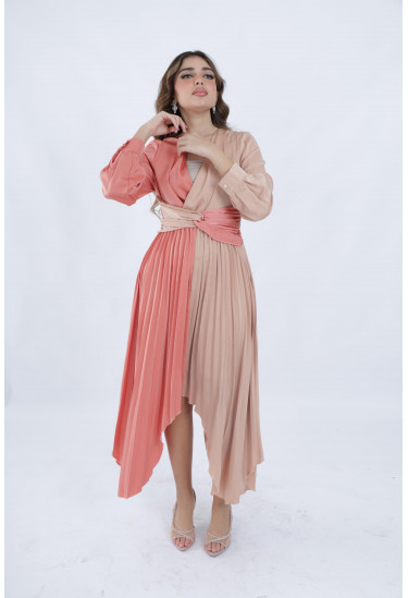 فستان حريري بتصميم كسرات أنيق