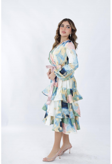 فستان حريري مزهر متعدد الألوان بتصميم كسرات وحزام خصر