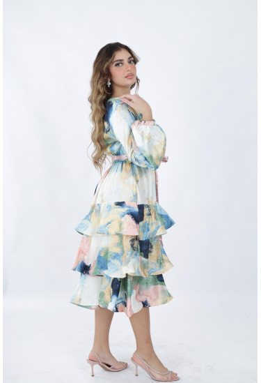 فستان حريري مزهر متعدد الألوان بتصميم كسرات وحزام خصر