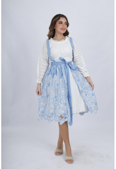 فستان ناعم وأنيق مزين بدانتيل رقيق