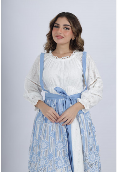 فستان ناعم وأنيق مزين بدانتيل رقيق