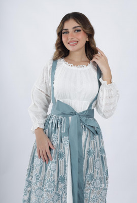 فستان ناعم وأنيق مزين بدانتيل رقيق فستان ناعم وأنيق مزين بدانتيل رقيق