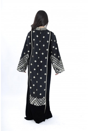  جلابية فاخرة بتطريز فضي جذّاب