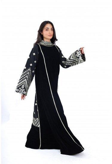  جلابية فاخرة بتطريز فضي جذّاب