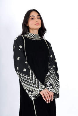  جلابية فاخرة بتطريز فضي جذّاب