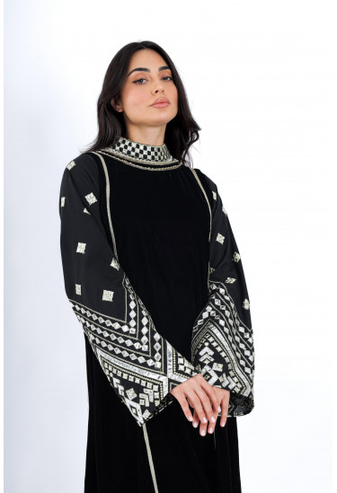  جلابية فاخرة بتطريز فضي جذّاب