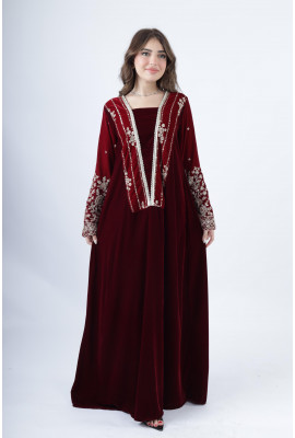 جلابية مخملية فاخرة بتطريز فضي راقٍ