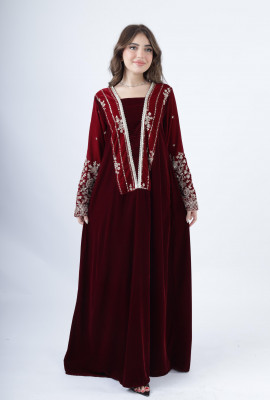 جلابية مخملية فاخرة بتطريز فضي راقٍ