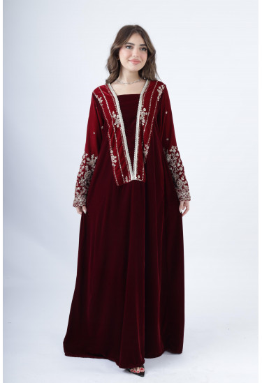 جلابية مخملية فاخرة بتطريز فضي راقٍ