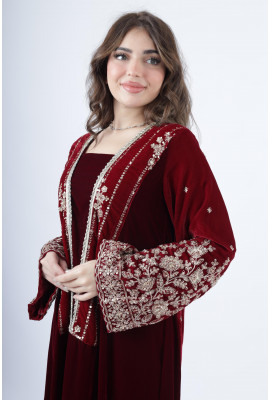 جلابية مخملية فاخرة بتطريز فضي راقٍ