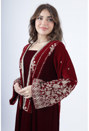 جلابية مخملية فاخرة بتطريز فضي راقٍ