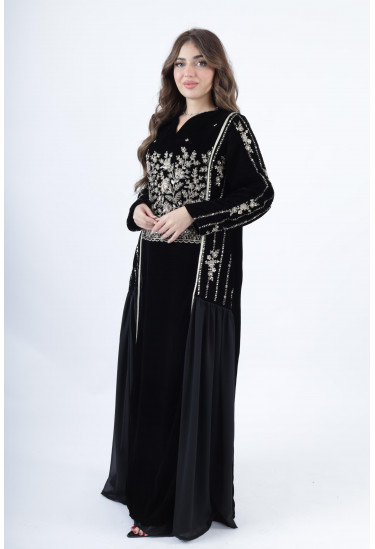 جلابية مخملية فاخرة بتطريز فضي وزخارف ملكية