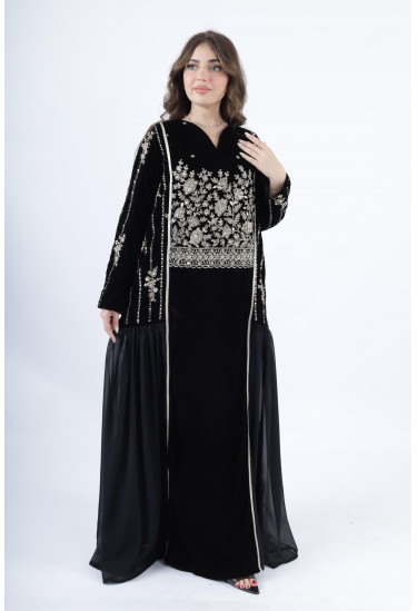 جلابية مخملية فاخرة بتطريز فضي وزخارف ملكية