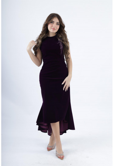 فستان أنيق بقصة غير متماثلة