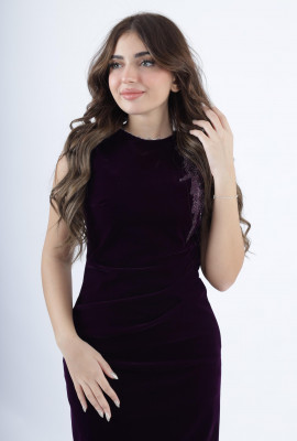 فستان أنيق بقصة غير متماثلة