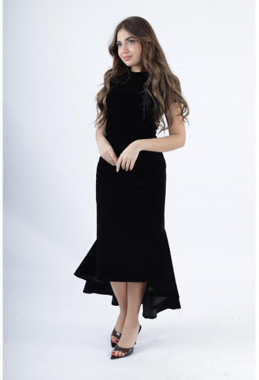 فستان أنيق بقصة غير متماثلة