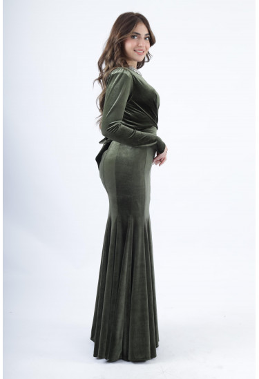 فستان سهرة مخمل طويل بياقة مطرزة فستان سهرة مخمل طويل بياقة مطرزة