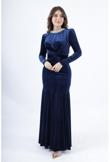 فستان سهرة مخمل طويل بياقة مطرزة فستان سهرة مخمل طويل بياقة مطرزة