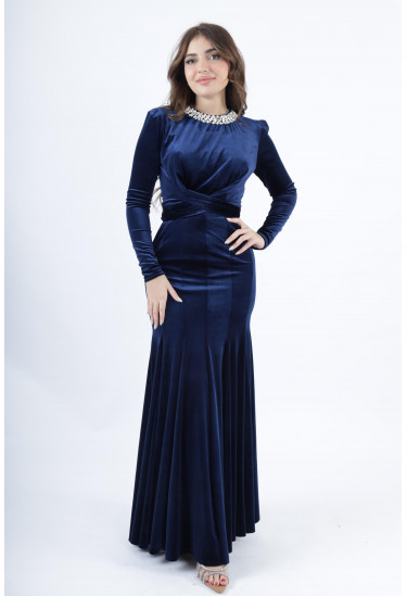 فستان سهرة مخمل طويل بياقة مطرزة فستان سهرة مخمل طويل بياقة مطرزة